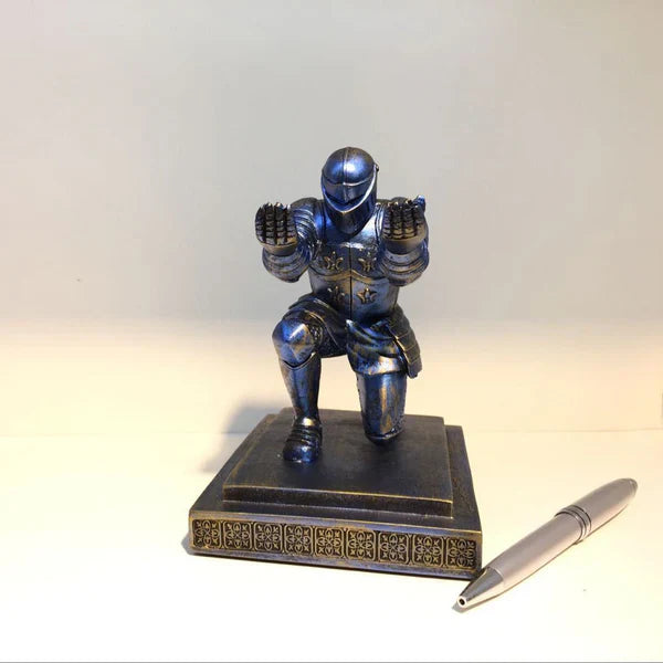 Knight Armour Pen Holder – Executive Soldier Figurine Pencil Stand for Office Desk