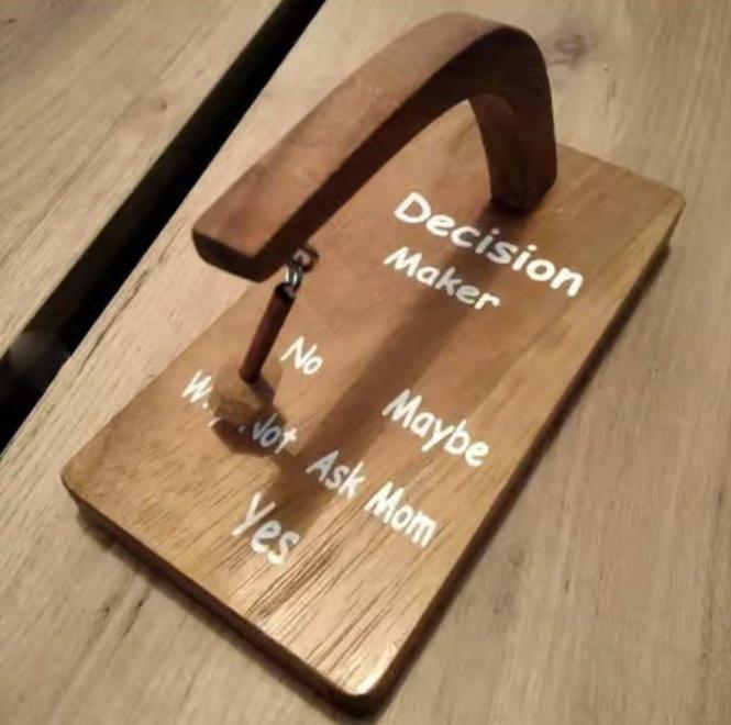 Wooden Magnetic Pendulum Decision Maker – Desk Toy & Novelty Gift