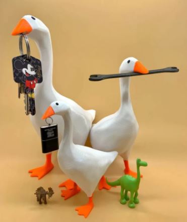 Magnetic Goose Key Holder – Quirky Desk Organiser & Home Decor Gift