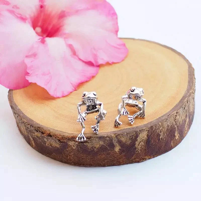 Retro Frog Stud Earrings – Cute & Quirky Zinc Alloy Earrings for Frog Lovers