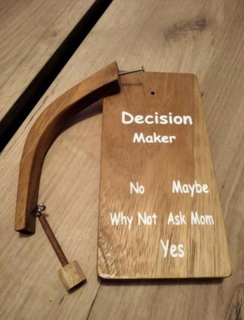 Wooden Magnetic Pendulum Decision Maker – Desk Toy & Novelty Gift