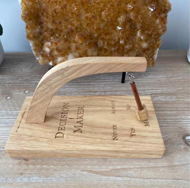 Wooden Magnetic Pendulum Decision Maker – Desk Toy & Novelty Gift
