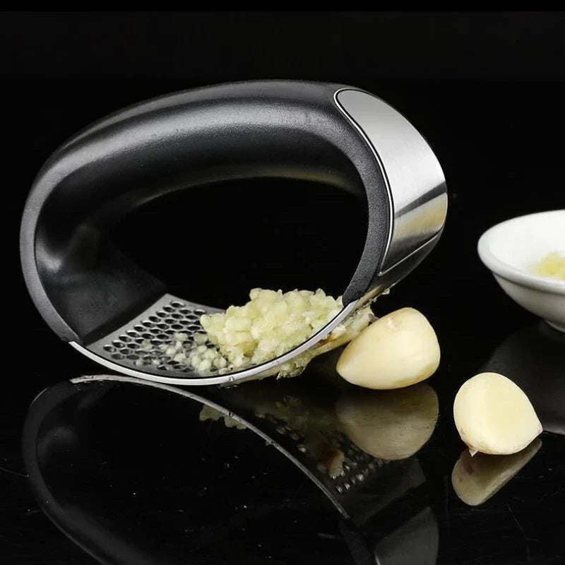 Stainless Steel Garlic Press & Crusher – Manual Garlic Mincer & Chopper for Kitchen