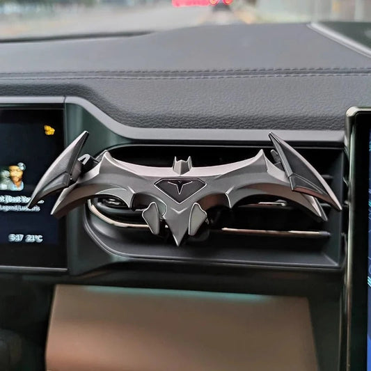 Batman Gravity Buckle Car Phone Holder – Auto-Lock Dashboard Mount