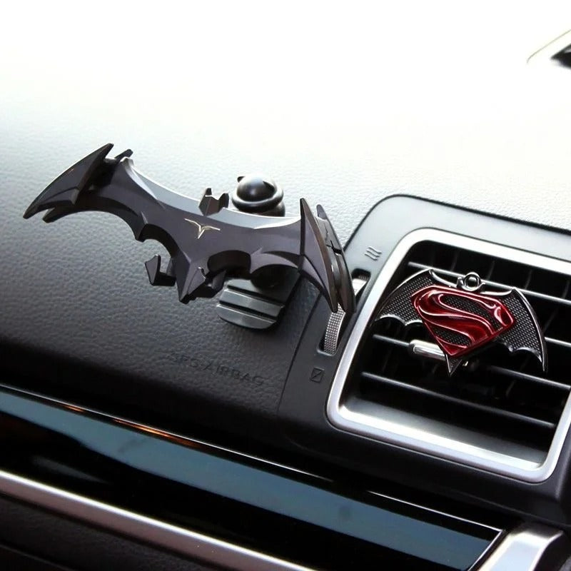 Batman Gravity Buckle Car Phone Holder – Auto-Lock Dashboard Mount